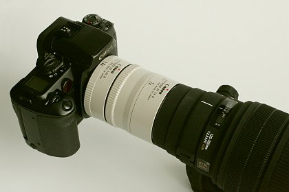 Canon EOS + extender Canon EF 1,4x II + extender Canon EF 2x II + objektiv Sigma APO 120-300mm f/2,8 EX IF HSM Fotoaparát s extendery a objektivem