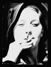 Dívka s cigaretou