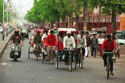 Pouliční provoz v městě Jaipur