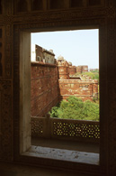 Hradby Červené pevnosti z okna příbytku vězněného Šáhdžahána.