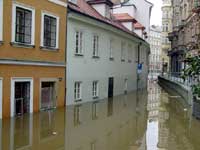 Pražský dům fotografie pod vodou