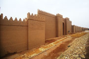 Restaurované babylonské hradby.