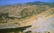 Pergamon, z hlediště antických diavadel bývá nádherný výhled do kraje.