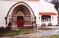 Portál kláštera v Předklášteří