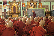 Výuka mnichů v klášteře