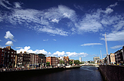 Řeka Liffey rozděluje Dublin na dvě části