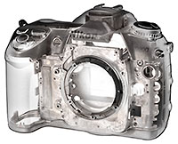 Tělo Nikon D200 z hořčíkových slitin