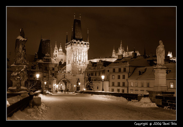 Karlův most pod sněhem