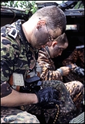 Pri zoraďovaní jednotiek na poli môžete fotografovať vojakov pri ich bežných činnostiach