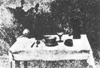 Fotografie prostřeného stolu, někdy kolem 1829