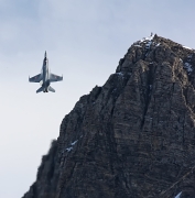 Průlet okolo fotografa – je dobré se předem domluvit s pilotem kam má koukat :)