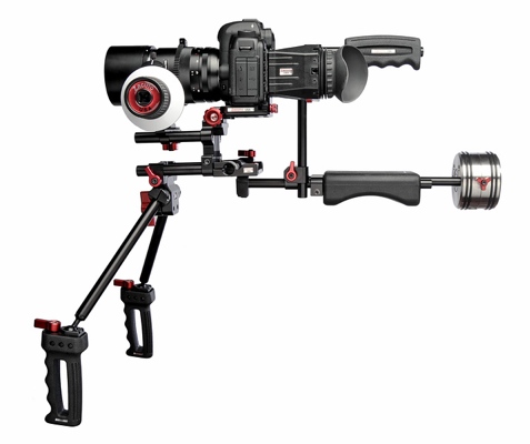 Rig Zacuto Double Barrel s displejovým hledáčkem a follow focusem (© Zacuto)