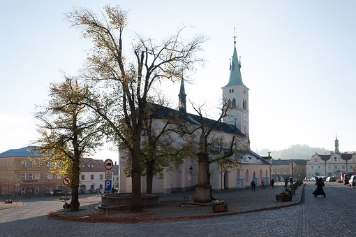 Fotografie bez úprav má jen minimální kresbu v nebi bez úprav