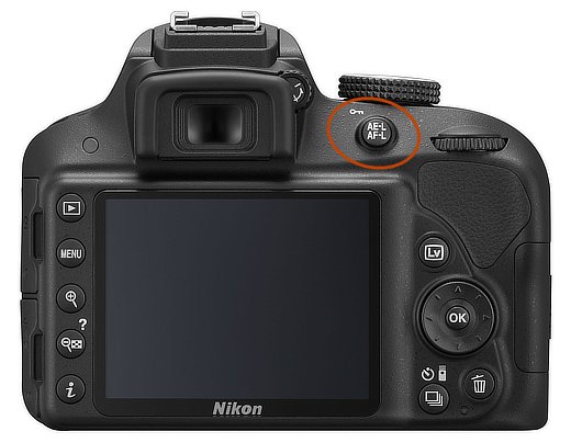 Nikon – tlačítko zamčení fotografie