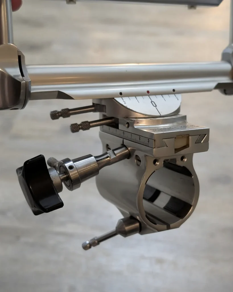 Detail upevnění a mechanismu předního nosiče Norma