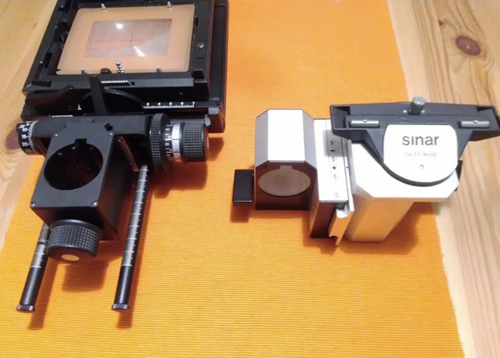 Srovnání zadního rámu F2 4x5" a S1 8x10"