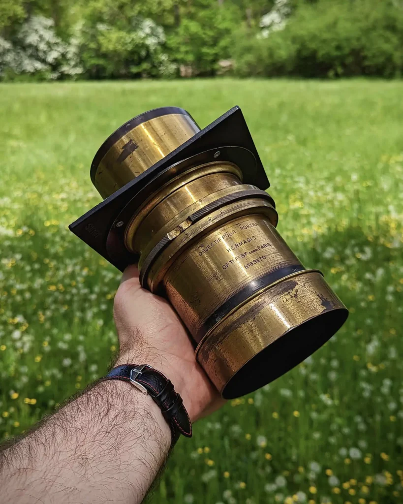 Novější typ s irisovou clonou a modernějším zevnějškem (~1921)