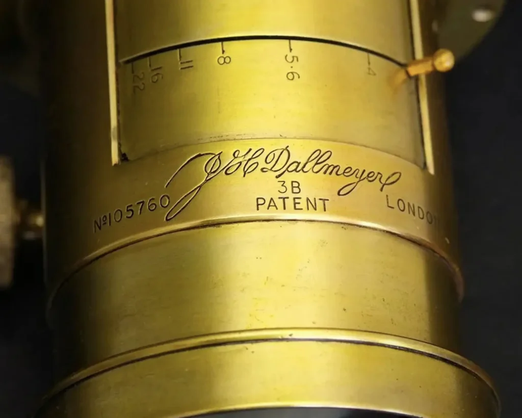 Raritní první verze s irisovou clonou