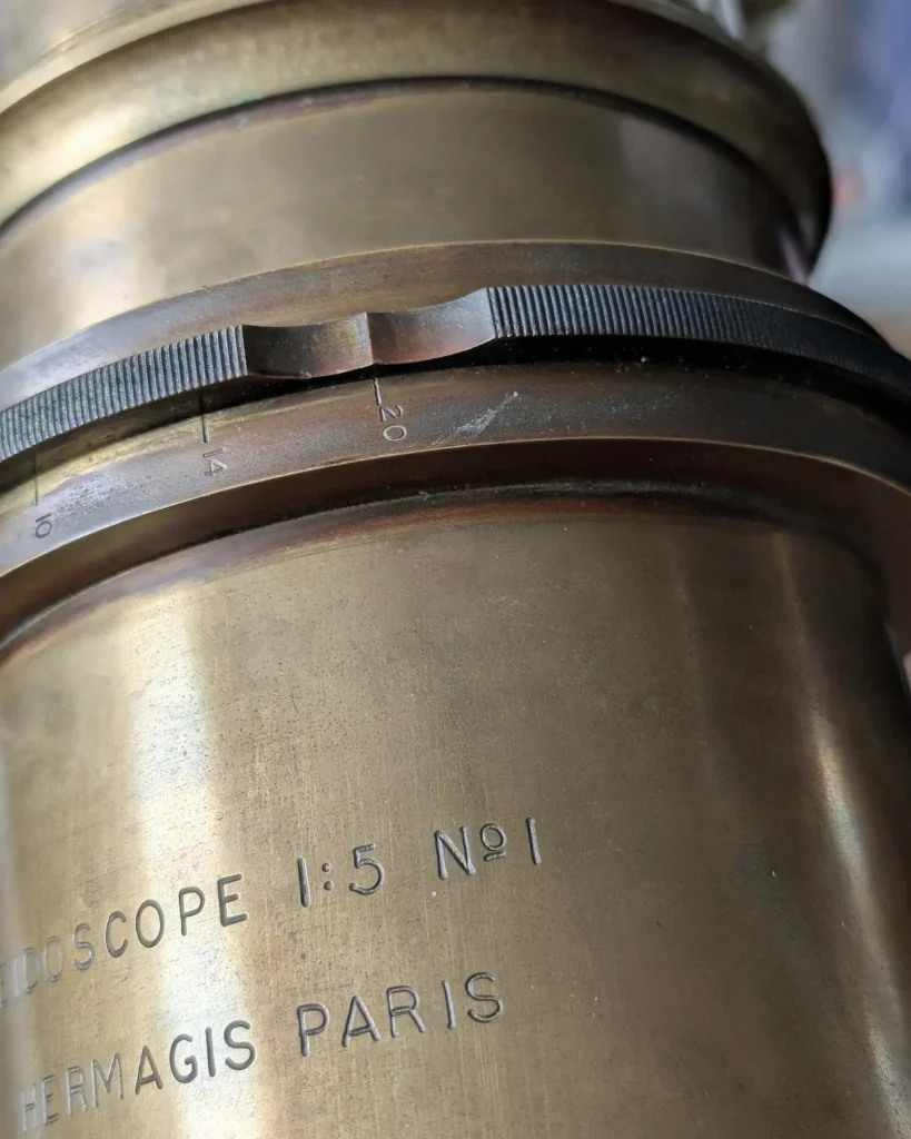 No.1 — detail Hermagis f5